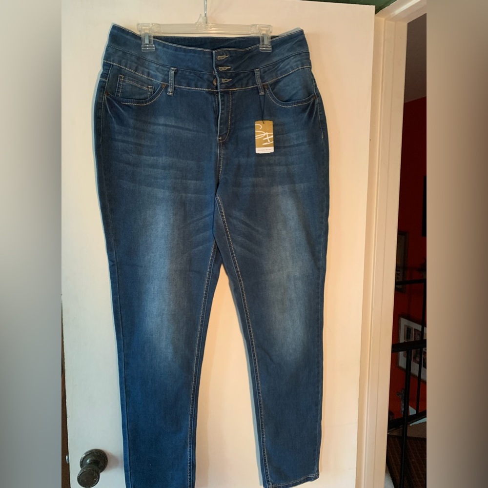 Suzanne Betro washed denim jeans. Never worn